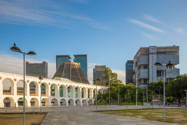 Qual a relao entre a arquitetura e o mercado imobilirio brasileiro?